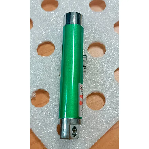 Indicator laser cu lumină dublă și funcție laser, alimentat de baterii cu trei butoane.