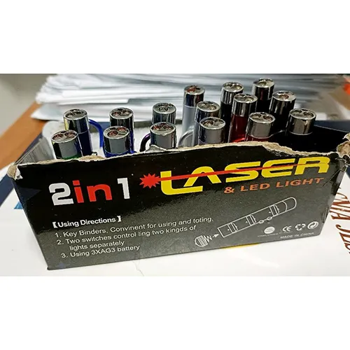 Indicator laser cu lumină dublă și funcție laser, alimentat de baterii cu trei butoane.