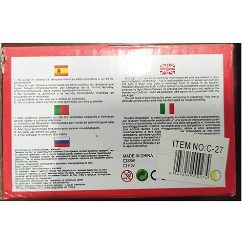 Lanț de iluminat cu 100 de LED-uri verzi, neînlocuibile, o unitate intermitentă și o priză care permite extinderea cu membri suplimentari.
