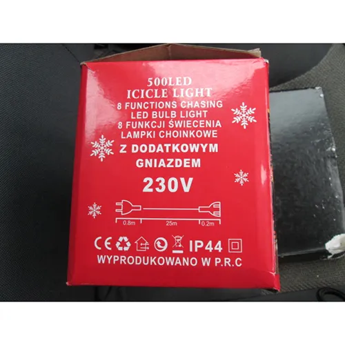 Lanț de iluminat, lung de 25 de metri, cu 500 de lumini LED.