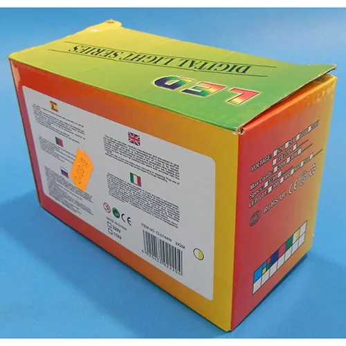 Lanț de iluminat într-un design de perdea cu dimensiuni de 2 m x 2 m, lumini LED de neînlocuit și o priză care permite extinderea cu membri suplimentari.