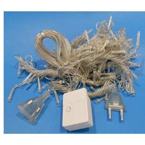 Lanț de iluminat într-un design de perdea cu dimensiuni de 2 m x 2 m, lumini LED de neînlocuit și o priză care permite extinderea cu membri suplimentari.