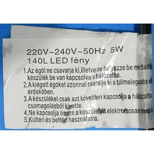 Lanț de iluminat, 10 metri, cu lumini LED neînlocuibile care pot fi conectate direct la tensiunea rețelei și o unitate de control intermitentă.