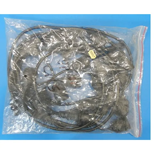 Lanț de iluminat extensibil decorativ cu cuplă detașabilă, care conține 10 bucăți, suporturi pentru lămpi E27 și 5 metri lungime. 16A, 250V ~ IP4.