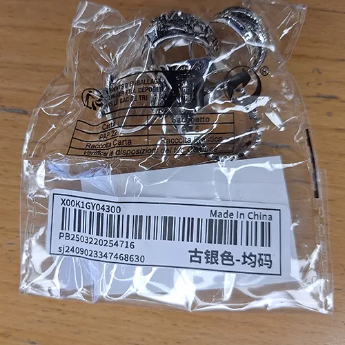 Inel, destinat bărbaților, șase bucăți pe set. Produs vândut online, în special prin intermediul Shein.