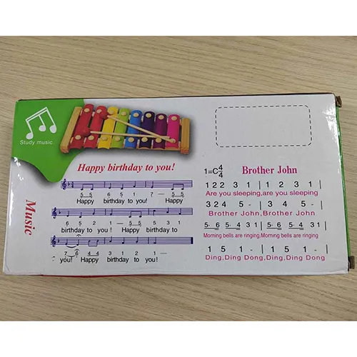 Xilofon din lemn și metal multicolor, cu 2 ciocane. Produs vândut online, în special prin intermediul royaumemontessori.fr.