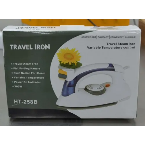 Fier de călcat de călătorie cu dop de perete atașat.