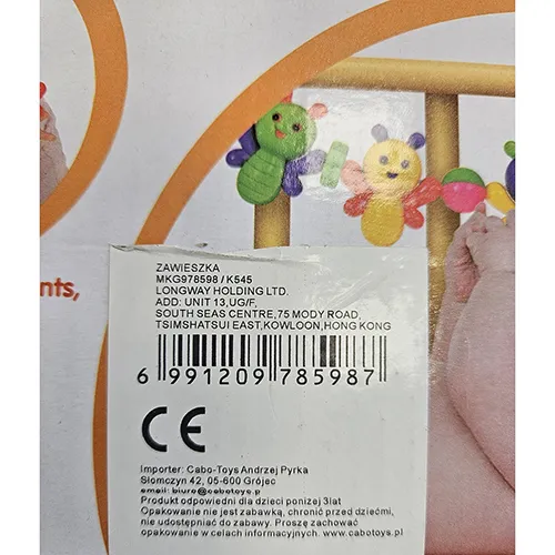 Zornăitoare de jucărie din figuri colorate în formă de broască înșirate pe o sfoară, cu bile rotunde între ele.