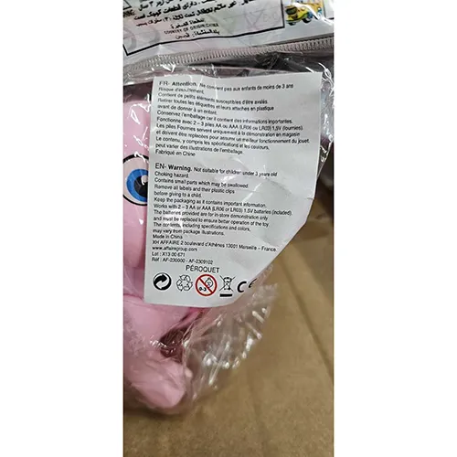 Jucărie de iepure din plastic roz, cu un comutator. Jucăria se mișcă înainte, se aprinde și produce muzică atunci când este pornită.