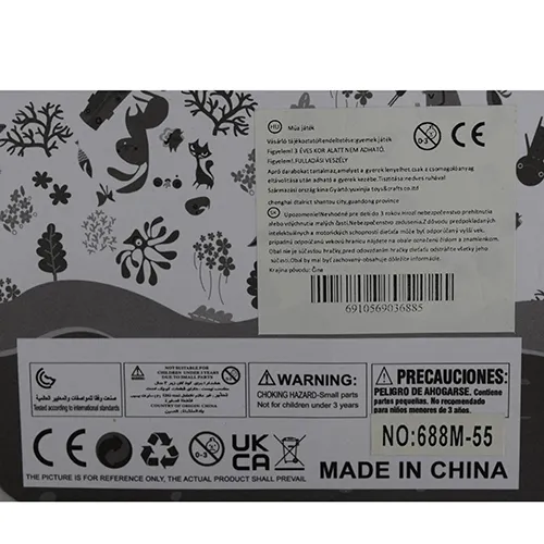 Zornăitoare de jucărie, destinată copiilor, sub forma unui iepuraș moale colorat, cu accesorii zornăitoare atașate la membrele sale.