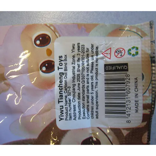 Jucărie moale, din plastic și pâslă, în formă de păpușă Labubu. Jucăria include o curea. Data producției: iunie 2025.