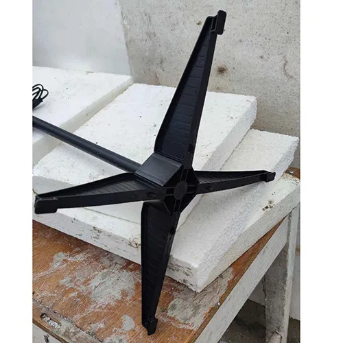 Lanț de iluminat galben cu lumini LED în formă de copac.