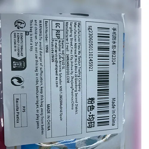 Pungă transparentă din plastic moale, cu încuietoare cu fermoar din plastic dur. Produs vândut online, în special prin intermediul Shein.