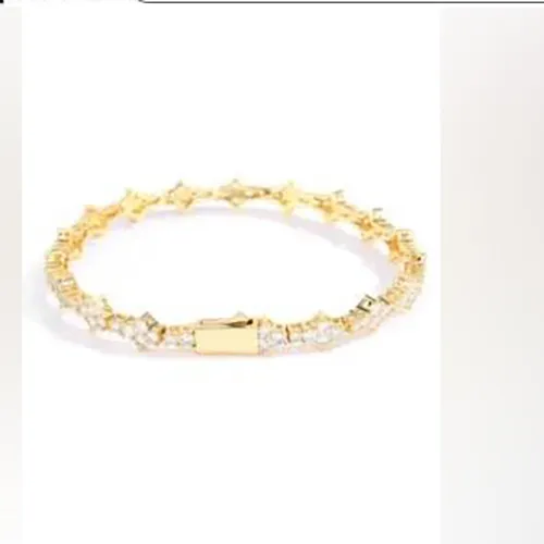 Bratara din metal auriu cu strasuri. Produs vândut online, în special prin intermediul AliExpress (identificator unic: 1005007161804011).