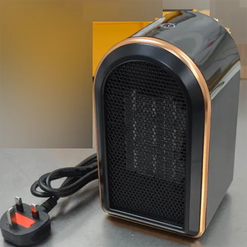 Încălzitor ventilator portabil cu priză de perete atașată. Produs vândut online, în special prin intermediul Amazon.