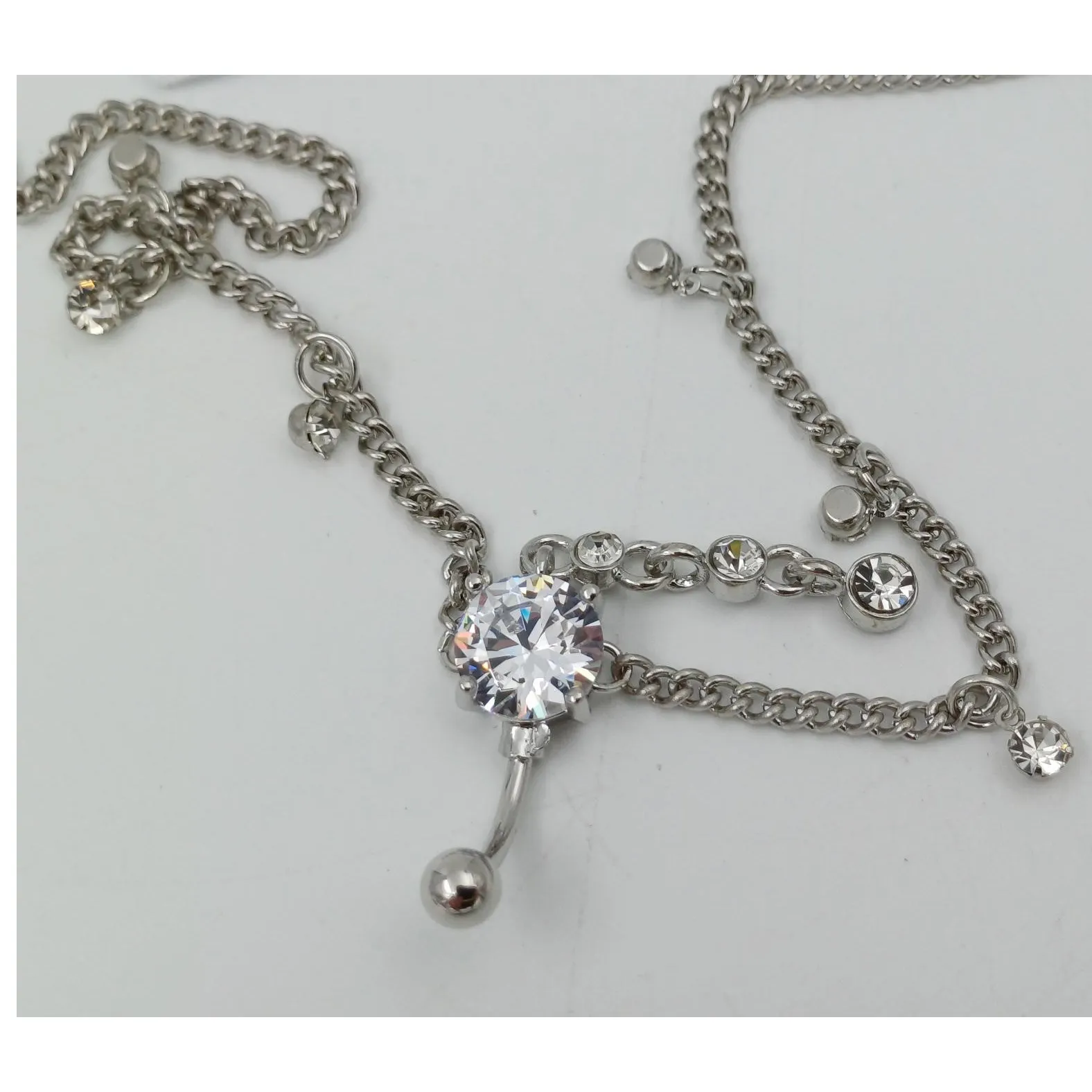 Bijuterii pentru piercing. Produs vândut online, în special prin intermediul Temu.