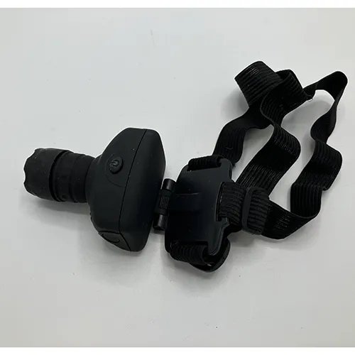 Far negru din plastic dur cu curea textilă. Produs vândut online, în special prin intermediul Garderoben.se.