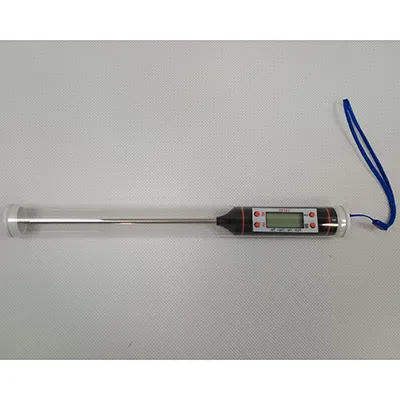 Termometru digital cu afișaj LCD și patru butoane roșii. Produs vândut online, în special prin intermediul www.nay.sk.