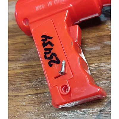 Megafon de jucărie roșie. Produs vândut online, în special prin intermediul Temu.