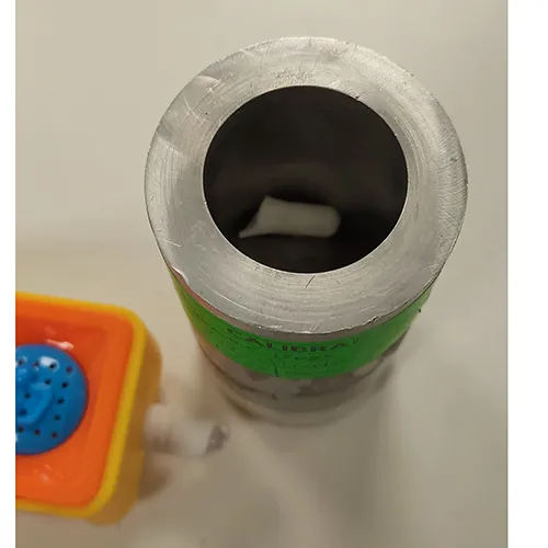 Telefon de jucărie cu baterii, destinat copiilor sub 36 de luni. Produs vândut online, în special prin intermediul Temu.