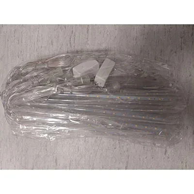 Lanț de iluminat format din opt tuburi de lumină cu LED-uri. Produs vândut online, în special prin intermediul AliExpress (identificator unic de produs: 1005007168031947).