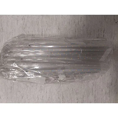 Lanț de iluminat format din opt tuburi de lumină cu LED-uri. Produs vândut online, în special prin intermediul AliExpress (identificator unic de produs: 1005007168031947).