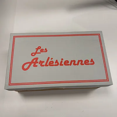 Sandale din PVC. Sandala are două curele cu catarame.