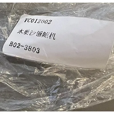 Zornăitoare de jucărie din lemn, de 11 cm lungime, cu culori strălucitoare pe partea de sus. Produs vândut online, în special prin intermediul Wish.