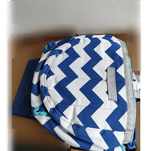 Leagăn textil alb-albastru pentru copii sub trei ani. Produs vândut online, în special prin intermediul Amazon (ASIN: B0D3HM6TDV).