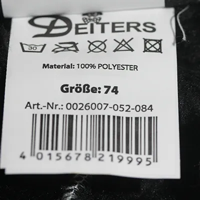 Costum panda alb-negru, destinat copiilor, 850 mm lungime și 380 mm lățime. Mărimea 74. Fabricat din 100% poliester. Produs vândut online, în special prin intermediul www.deiters.de.