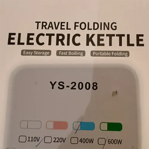 Fierbător electric din plastic siliconic alb și albastru Tensiune 110/220 V, frecvență 50-60 Hz.