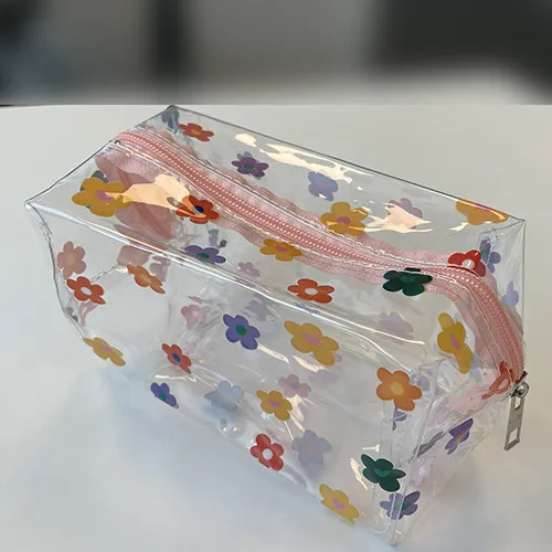 Carcasă de creion din plastic cu model de flori. Produs vândut online, în special prin intermediul AliExpress.