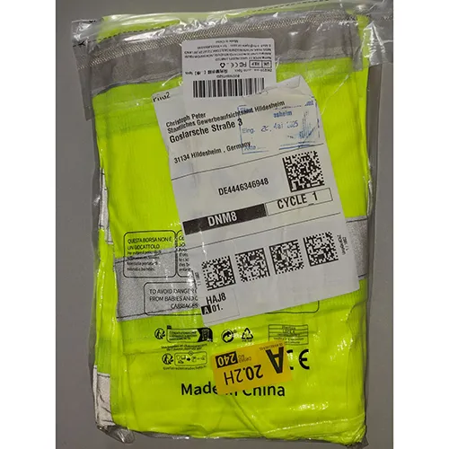 Veste de siguranță cu vizibilitate ridicată, lățime x înălțime x adâncime: 20 cm x 30 cm x 8 cm. Produs vândut online, în special prin intermediul Amazon (ASIN: B0DM8YTSZD).