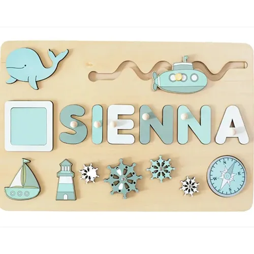 Jucărie de activitate din lemn cu o gamă largă de activități: puzzle (forme și litere), roți pentru rotire și balon cu aer cald pentru alunecare. Produs vândut online, în special prin intermediul www.es-jeux-montessori.com.
