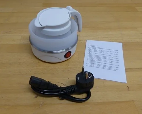Fierbător pliabil portabil de 600 ml cu încălzitor de apă din silicon de 600 W. Produs vândut online, în special prin intermediul SHEIN (identificator unic de produs: sv25041052903832322).