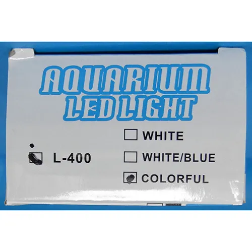 Lampă de acvariu LED cu o sursă de alimentare integrată în cablu. Lumina este acoperită cu plastic. Date tehnice: 220-240 V 50 Hz; 12 W; lungime de 38,5 cm. Destinat pentru un rezervor de apă de 40-50 de dimensiuni.