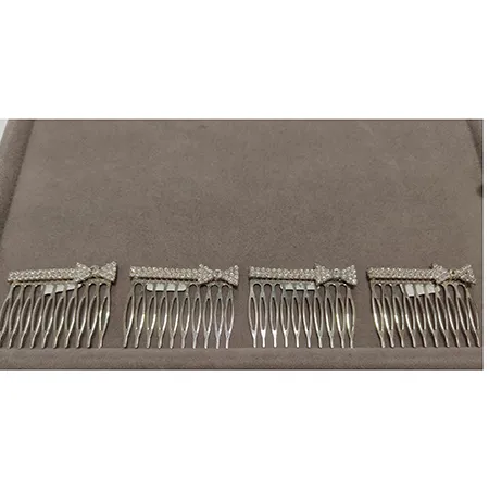 Pieptene de păr decorativ din metal cu arc.