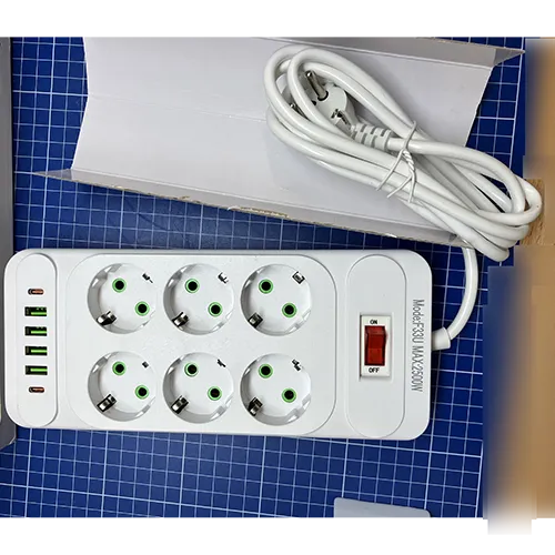 Priză multiplă cu 6 prize Schuko, un comutator de robinet roșu, 4 prize USB tip A, 2 prize USB tip C și un cablu de alimentare de 2,5 m lungime. Produs vândut online, în special prin intermediul Amazon (ASIN: B0FGD9XJGF).