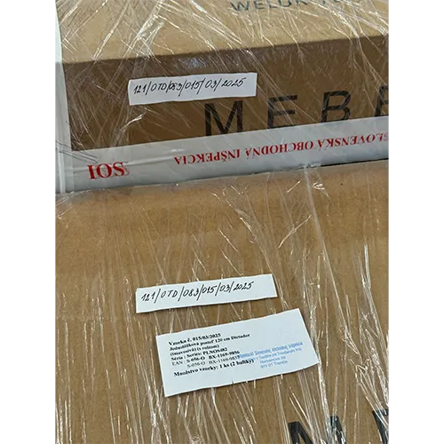 Pat de o persoană, 120 cm lungime, gri. Produsul este fabricat din lemn, metal, spumă PU și țesătură de tapițerie. Produs vândut online, în special prin intermediul www.novynabytok.sk.