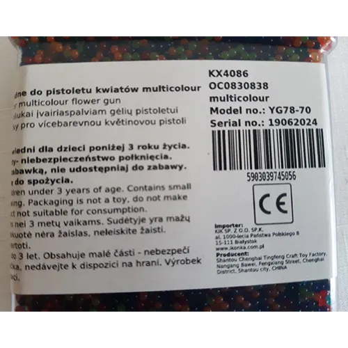 Mărgele de apă multicolore, care cresc atunci când sunt scufundate în apă, destinate utilizării ca gloanțe într-un pistol.