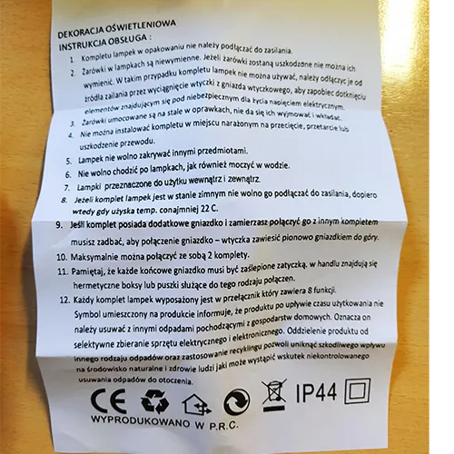 Lanț de iluminat extensibil în stil icicle cu 80 de lumini LED pe un șir cu funcție de clipire.