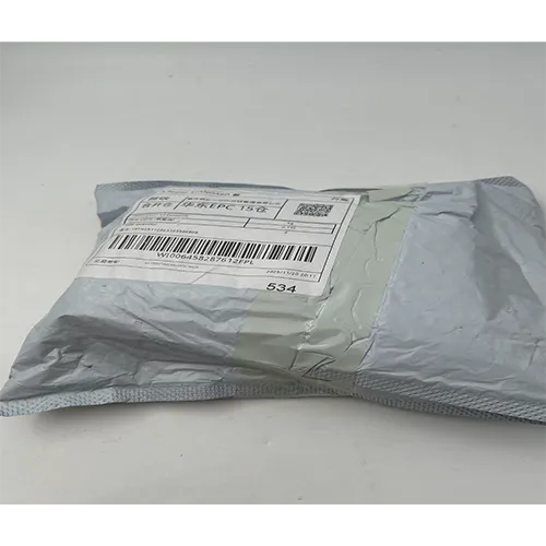 Adaptor negru cu priză, 12.6V.