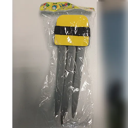 Costum fantezist reprezentând personajul Marvel Wolverine, în mărimea S, alcătuit dintr-un costum de corp, a cărui parte superioară este căptușită. Vândut cu gheare de plastic și o mască de plastic.