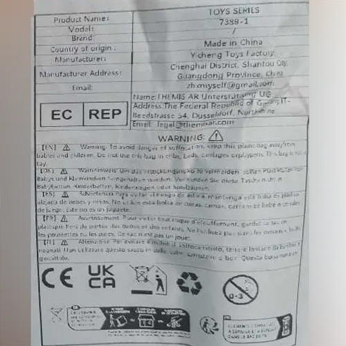 Lanternă de jucărie din plastic verde și galben în care pot fi introduse 4 discuri perforate pentru a proiecta o imagine.