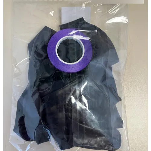 Baloane din latex de culoare neagră.