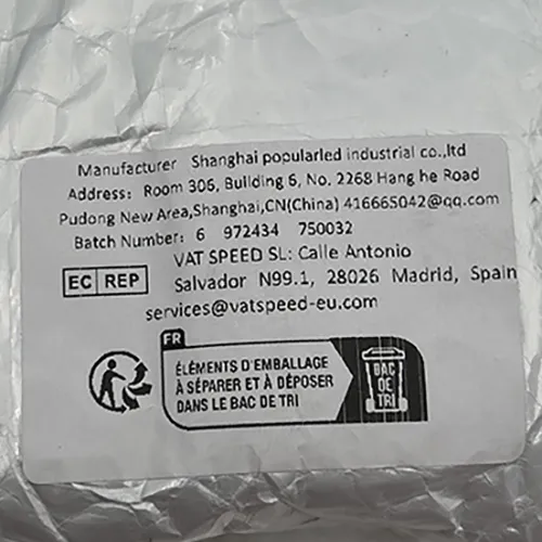 Adaptor pentru încărcător rapid, de culoare neagră, cu porturi USB.
