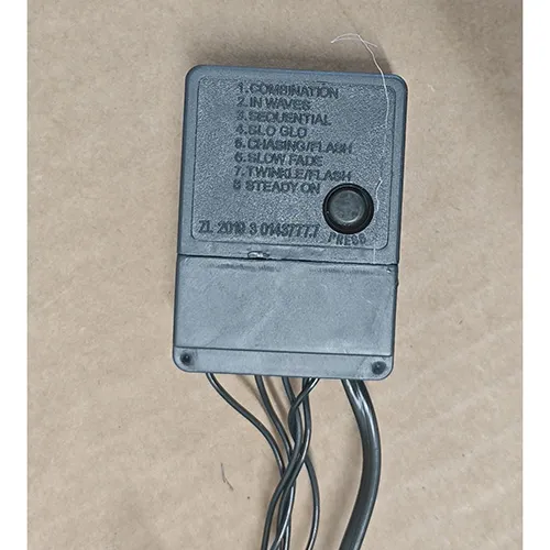 Lanț de iluminat, destinat interconectării, care conține 200 de lămpi cu LED-uri neînlocuibile. Produsul include un dispozitiv pentru schimbarea modurilor de iluminare.