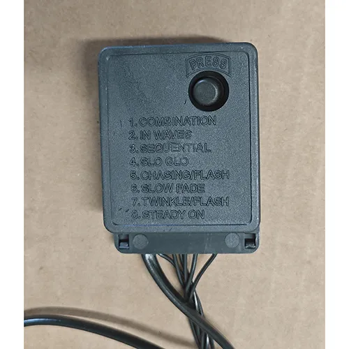 Lanț de iluminat destinat interconectării, care conține 300 de lămpi cu LED-uri neînlocuibile. Produsul include un dispozitiv pentru schimbarea modurilor de iluminare.