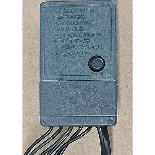 Lanț de iluminat destinat interconectării, care conține 240 de surse de lumină cu LED-uri neînlocuibile. Produsul include un dispozitiv pentru schimbarea modurilor de iluminare.