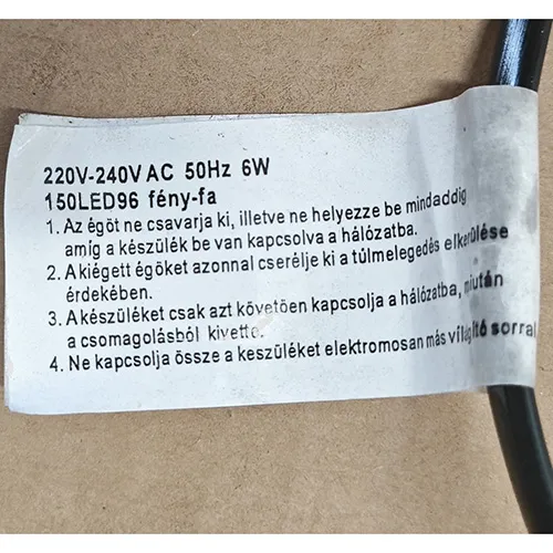 Lanț de iluminat în formă de copac cu surse de lumină LED neînlocuibile, cu capace din plastic în formă de floare. Produsul include un controler pentru schimbarea modurilor de iluminare.